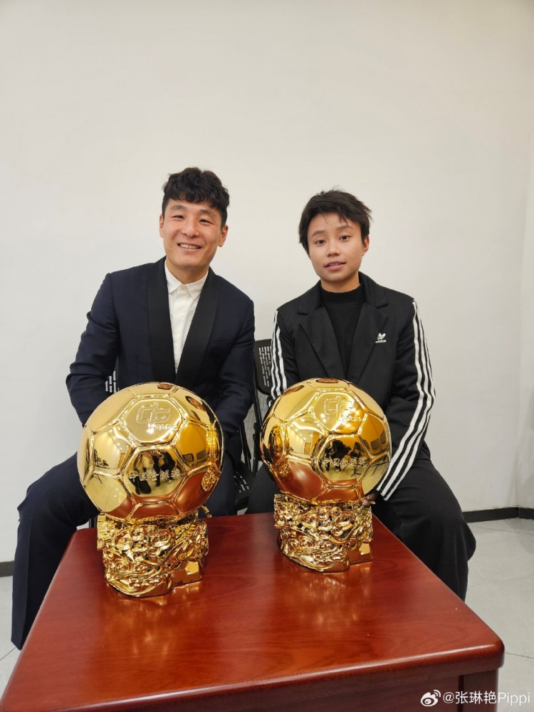  張琳艷社媒曬與武磊合照：感謝、榮幸、幸運(yùn)，祝磊哥早日康復(fù)