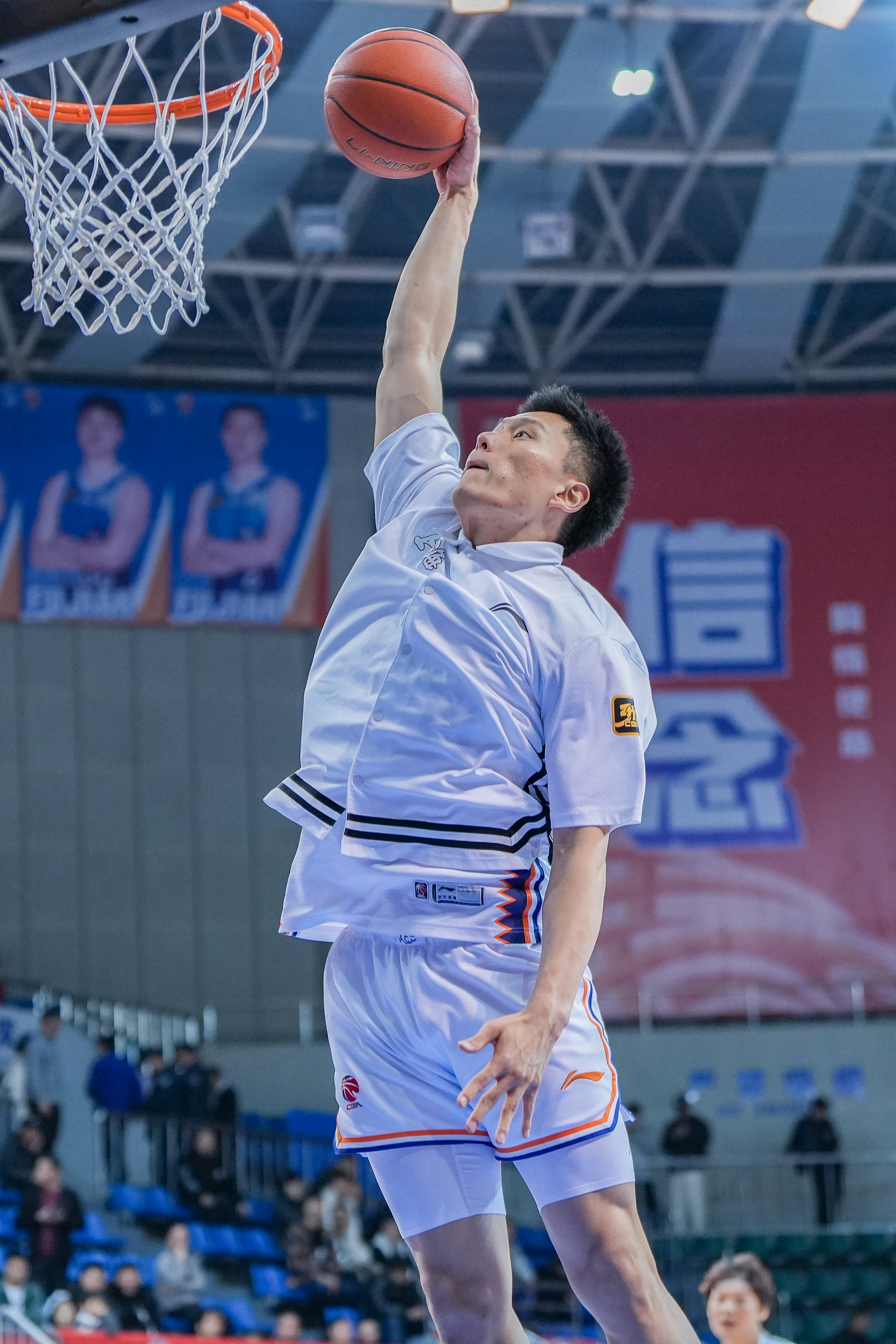  持續(xù)漲球！上海男籃“李花”組合—李弘權(quán)、李添榮