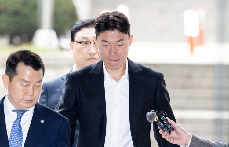  韓國(guó)國(guó)腳黃義助非法拍攝不雅視頻，一審被判有期徒刑1年緩刑2年！