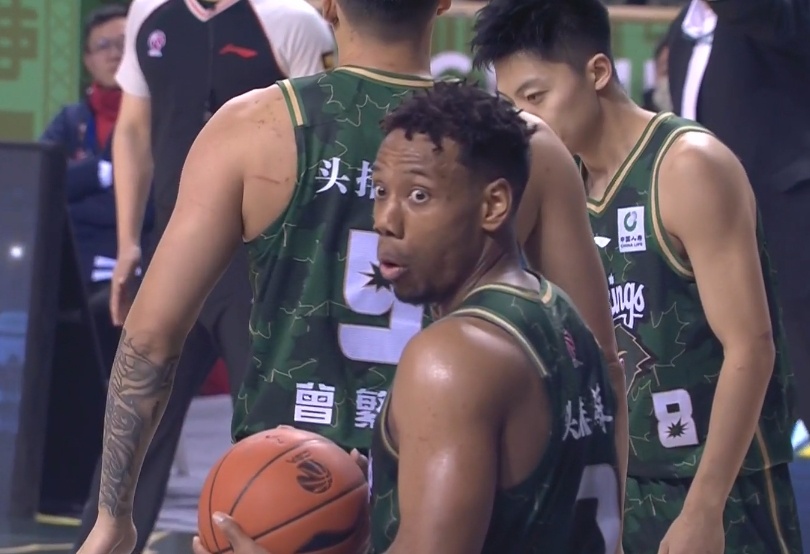  外線(xiàn)很準(zhǔn)！祝銘震6記三分拿下22分6籃板