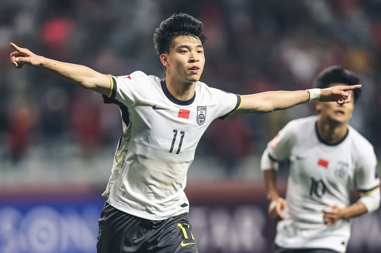  北青體育：18歲“跳級生”王鈺棟有望進入國足客戰(zhàn)沙特名單！
